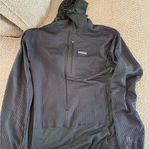 Patagonia Men's Black Lightweight Pullover